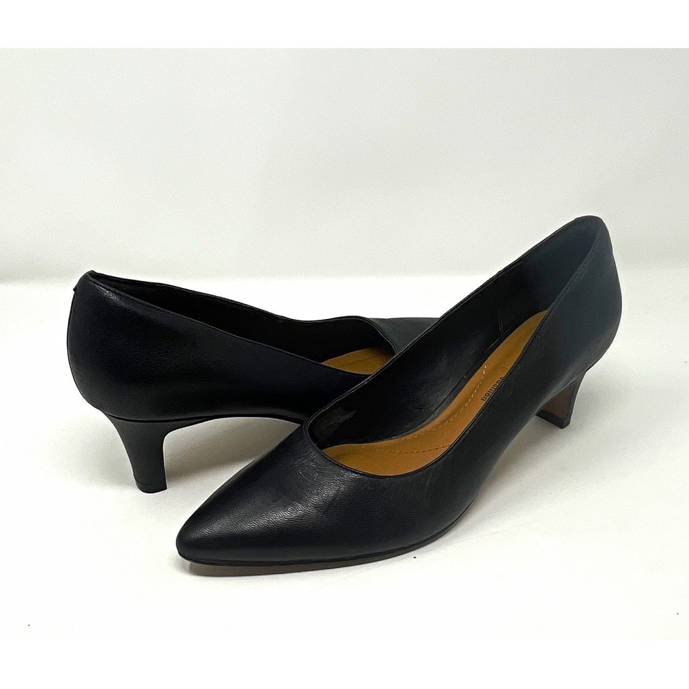Clarks Women's Black Pointed Toe Kitten Heel Pump Cushioned Comfort US 9